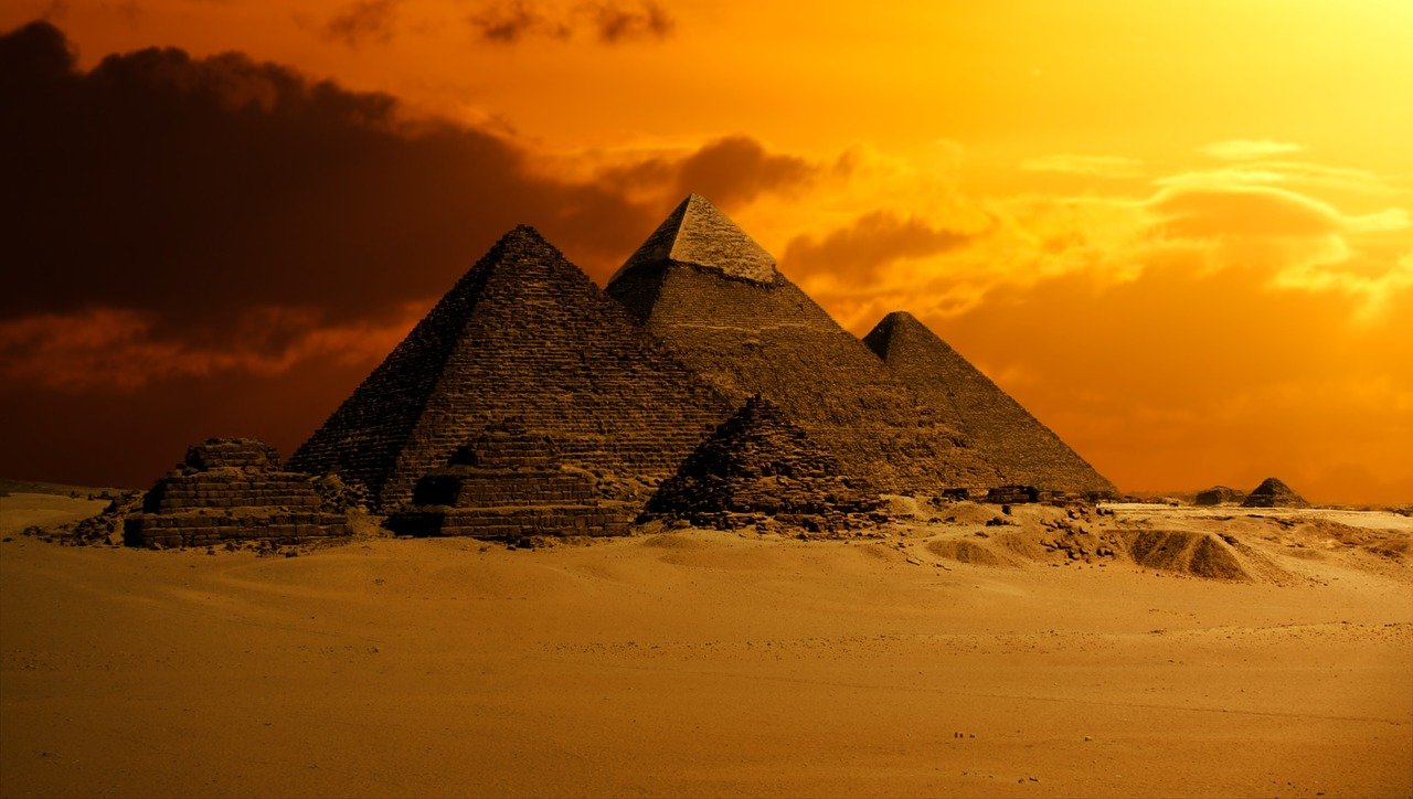 old view for the giza pyramids